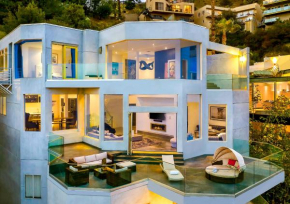 Hollywood Hills Modern Sanctuary–Jaw Dropping View